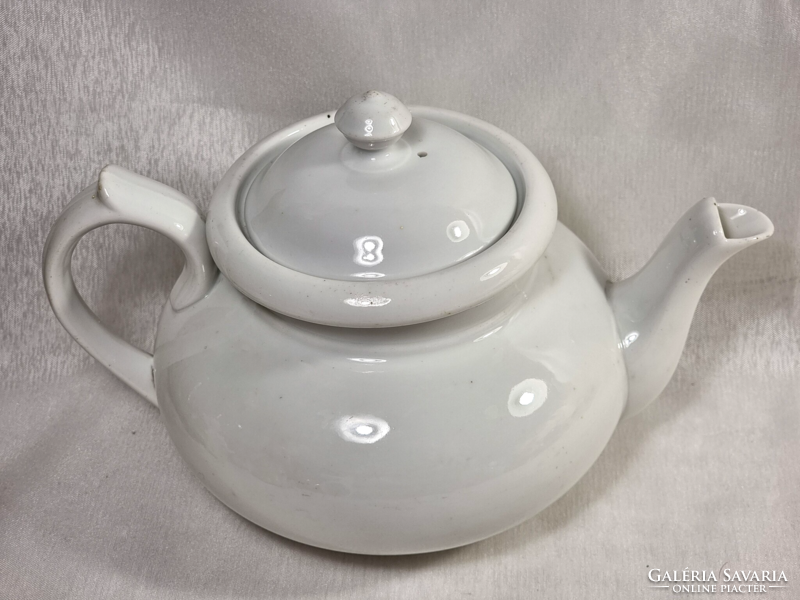 Tk wiener theemaschine porcelain teapot, with filter insert, around the middle of the 20th century.