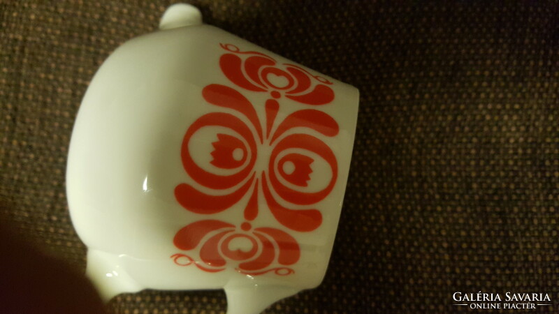 Porcelain coffee pourer with old Hólloháza mark