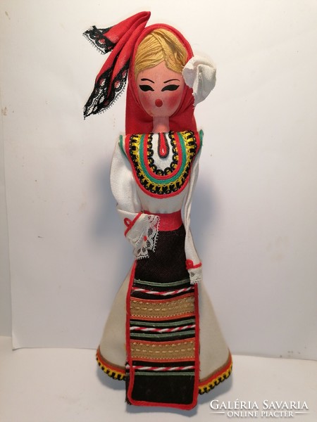 Folk costume doll (981)