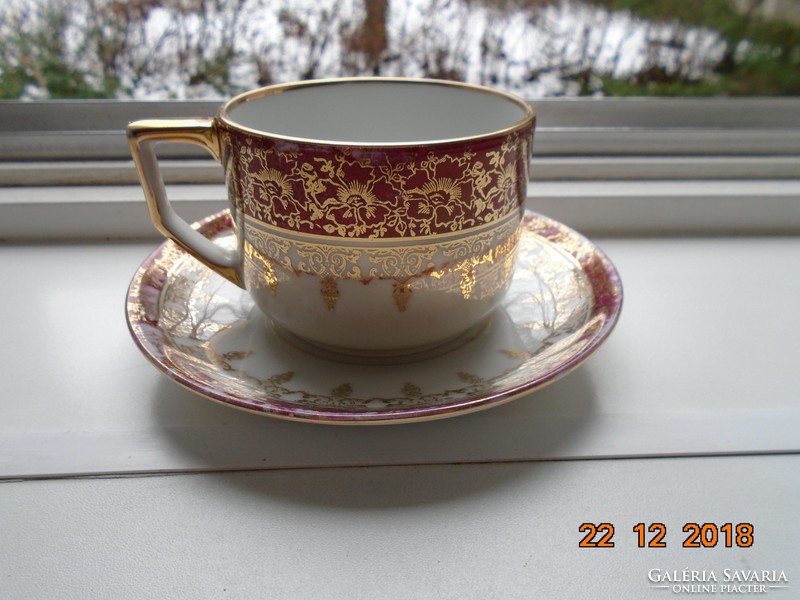 Aranybrokát mintákkal,mitologikus jelenettel antik Altwien jellegű teás csésze alátéttel