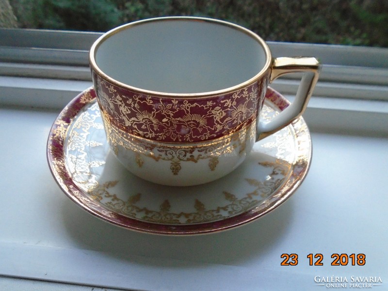 Gold brocade with patterns, a mythological scene with an antique Altwien-style tea cup coaster