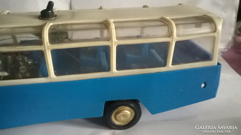 Retro GDR lendkerekes modell Busz