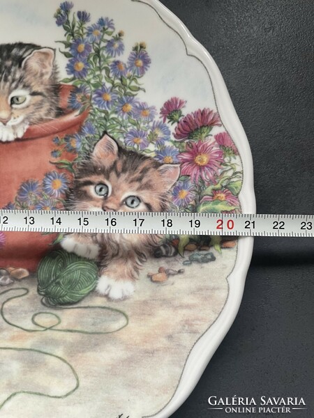 Royal albert cat English porcelain decorative plate, collector's item, 1994