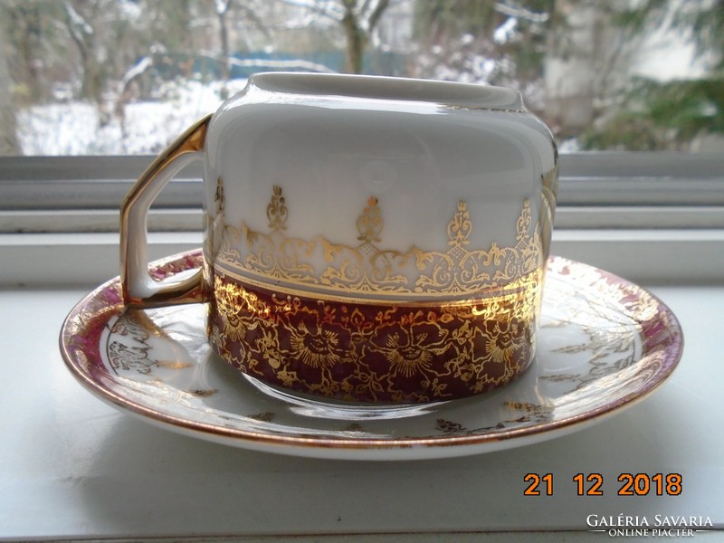 Gold brocade with patterns, a mythological scene with an antique Altwien-style tea cup coaster