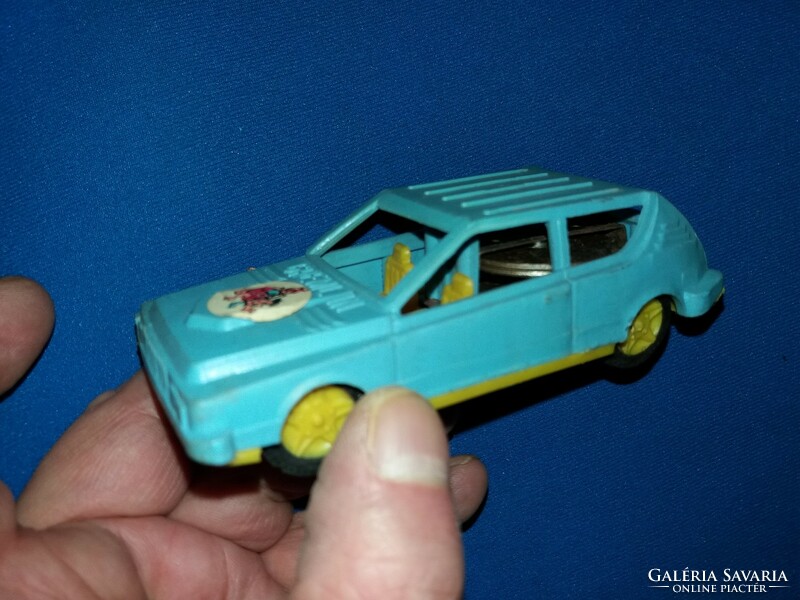 Retro magyar Balassy -féle bakelit lendkerekes autó GREMLIN plasztik játék képek szerint 1.