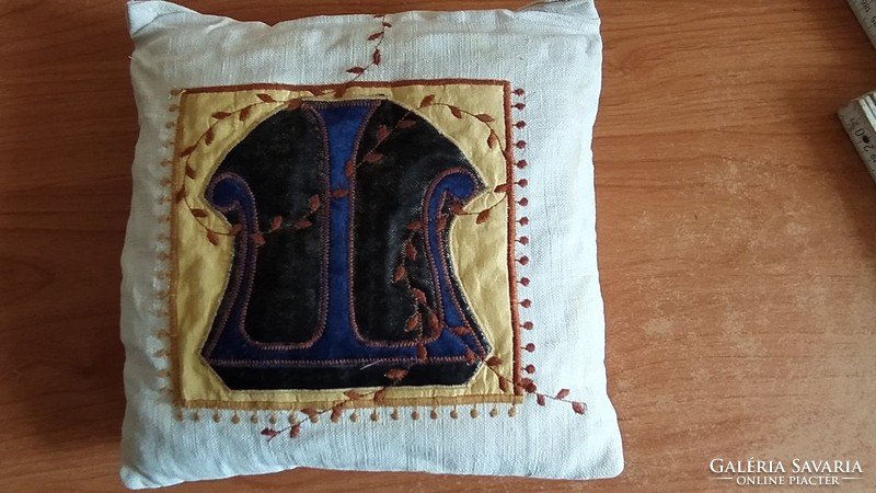 (K) old small prayer pillow