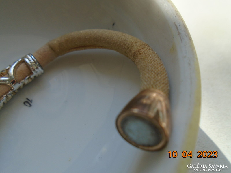 Látványos kristályokkal kirakott gömbbel ,2 db ezüstözött cső gyönggyel mágnes zárral parafa karkötő