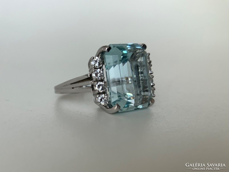 12 Ct aquamarine with 0.20 Ct diamonds 14.Cr. My white gold ring