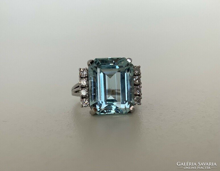 12 Ct aquamarine with 0.20 Ct diamonds 14.Cr. My white gold ring