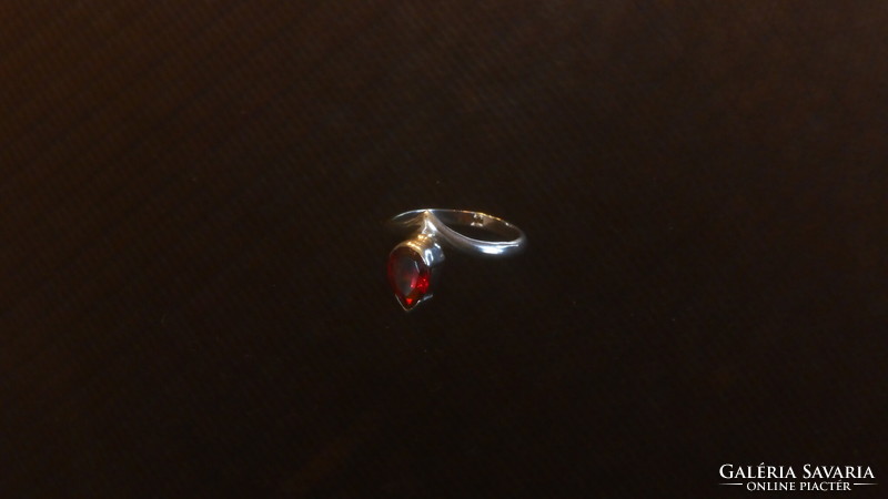 Bordó csepp alakú köves ezüst gyűrű