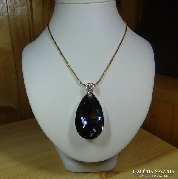 Polished crystal pendant with marked 18k gold-plated necklace, the chain is very beautiful.