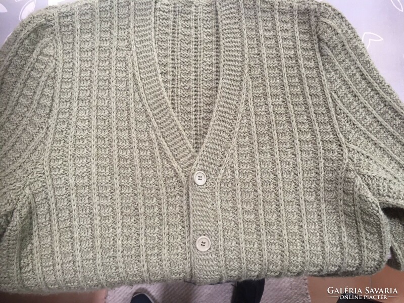 Austrian knitted cardigan, size l/xl, in pleasant pale green color, hand knitting (szst)