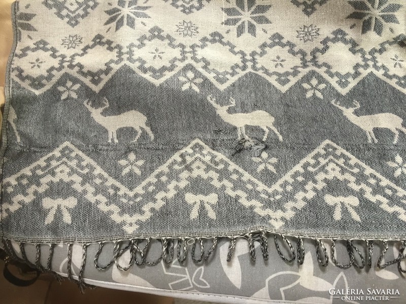 Large, Scandinavian motif, Norwegian-patterned shawl, grey-beige scarf