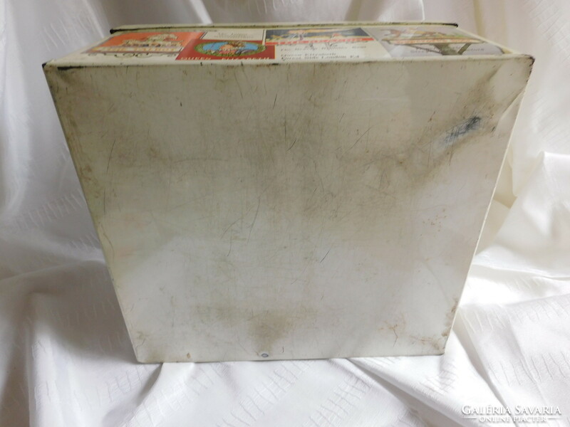 Lithographed, large old English metal box with famous innkeepers' badges