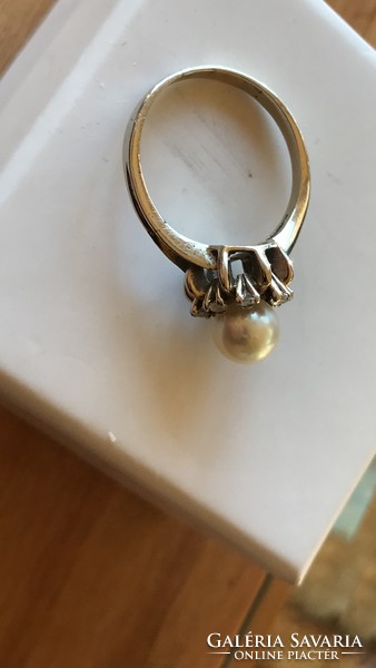 18K white gold ring with saltwater pearl