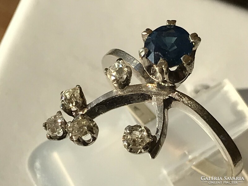 White gold ring with cca 0.15 ct diamond and a cca 0.5 ct sapphire