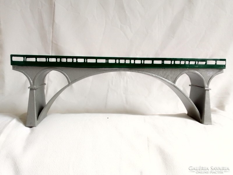 Két átfestett régi vasúti közúti híd hosszú völgyhíd 0-ás vonat vasút modell terepasztal kiegészítő