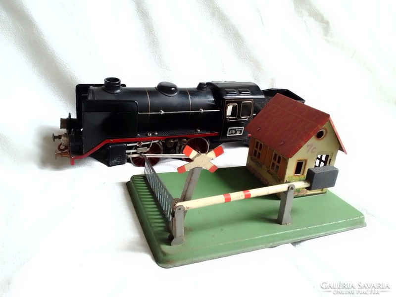 Régi antik vasúti átjáró őrbódé sorompó 0-ás ? vasút vonat modell terepasztal kiegészítő lemezjáték
