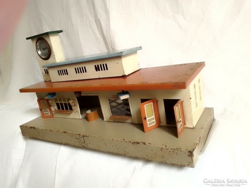 Antik Kibri 0-ás vasút modell állomás épület óra extra részletek US Zone terepasztal kiegészítő