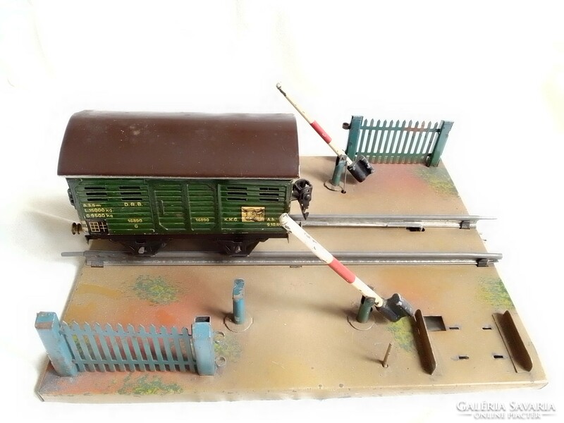 Antik régi Märklin vasúti átjáró sorompóval 0-ás vonat modell 1930 terepasztal kiegészítő lemezjáték