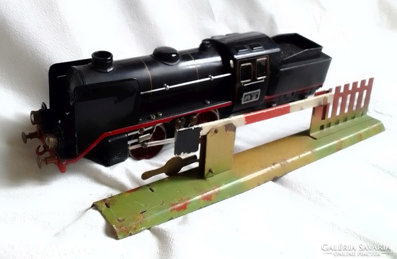 Régi antik vasúti átjáró sorompó 0-ás vasút vonat modell terepasztal kiegészítő lemezjáték