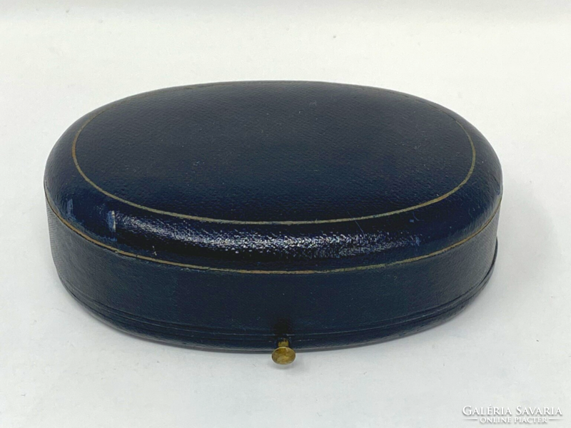 Antique leather-covered wooden oval jewelry box cz