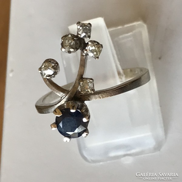 White gold ring with cca 0.15 ct diamond and a cca 0.5 ct sapphire