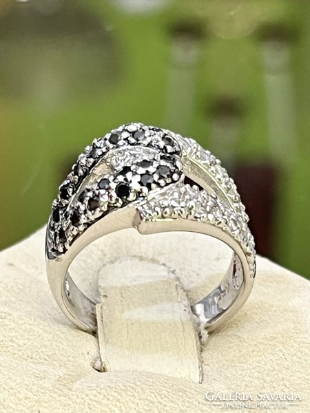 Dazzling silver ring, embellished with black and white zirconia stones