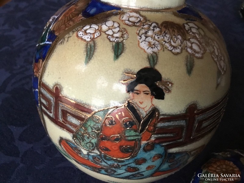 Satsuma hand-painted vase with lid, 16 cm