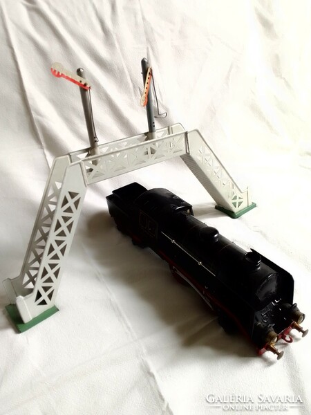 Régi HWN? gyalogos felüljáró két jelző 0-ás vonat vasút modellhez terepasztal kiegészítő lemezjáték