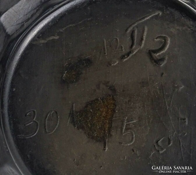 1M597 Régi csodaszarvasos feketecserép váza 14.5 cm