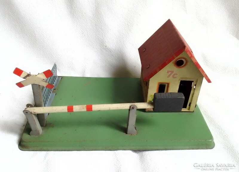 Old antique railway crossing guard booth barrier 0? Railway train model field table additional board game