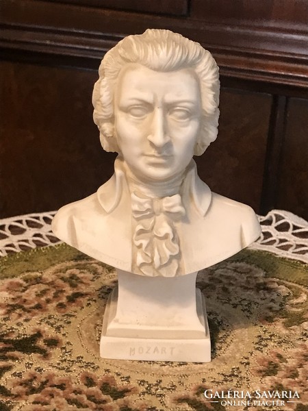 Old! Immaculate bust marked by Mozart