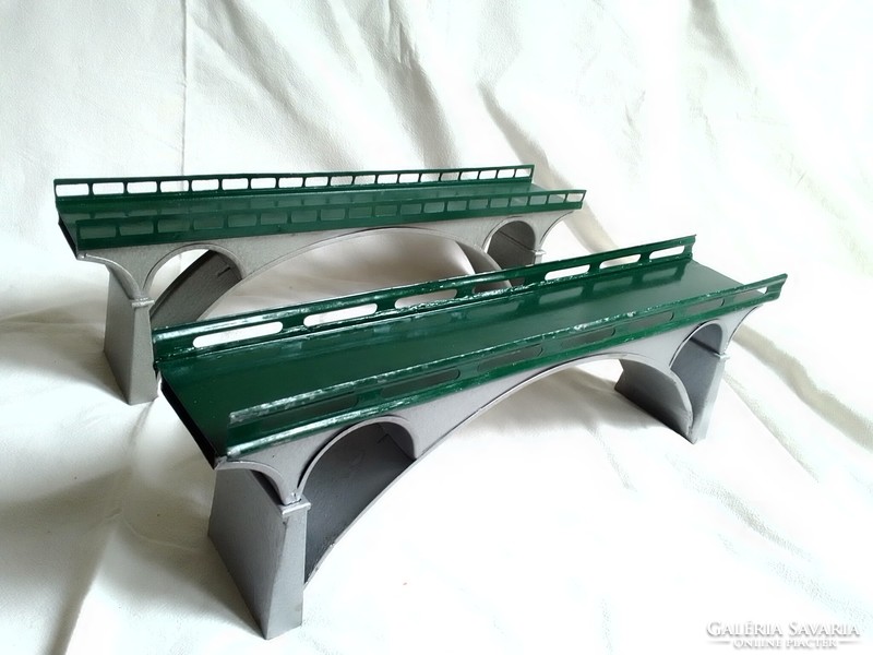Két átfestett régi vasúti közúti híd hosszú völgyhíd 0-ás vonat vasút modell terepasztal kiegészítő