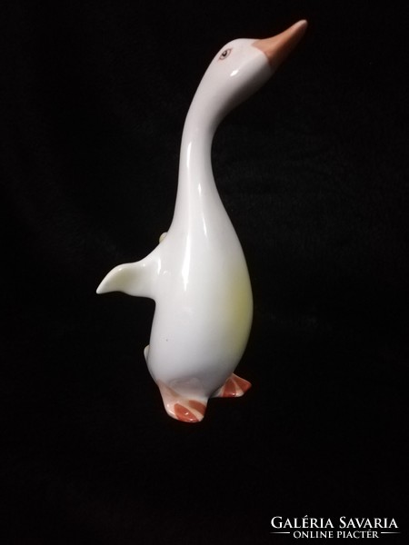 Raven house porcelain goose