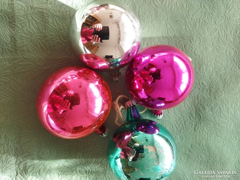 4 old Christmas tree ornaments (cracked surface)