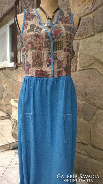 Very pretty, unique item.--Denim dress with tapestry effect top, 2 pockets 42-44