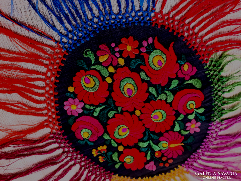 Matyó pattern handmade embroidered silk thread tablecloth