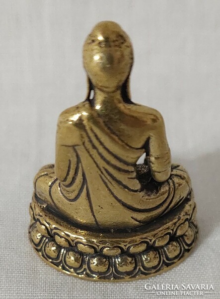 Miniatűr sárgaréz Buddha szobor