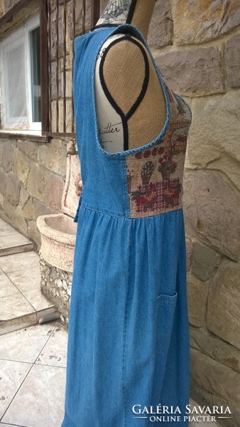 Very pretty, unique item.--Denim dress with tapestry effect top, 2 pockets 42-44