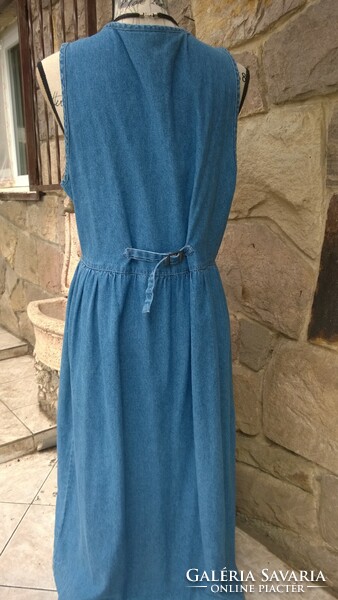 Very pretty, unique item.--Denim dress with tapestry effect top, 2 pockets 42-44