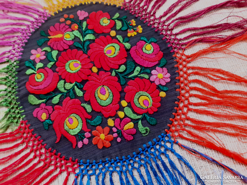 Matyó pattern handmade embroidered silk thread tablecloth