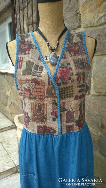 Very pretty, unique item.--Denim dress with tapestry effect top, 2 pockets 42-44