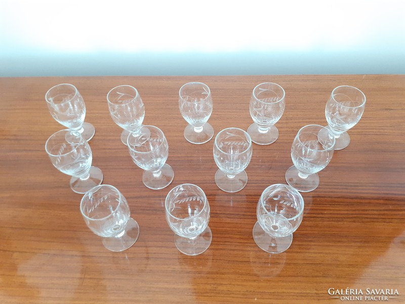 Retro 12 db os talpas pohár készlet röviditalos csiszolt régi üvegpohár