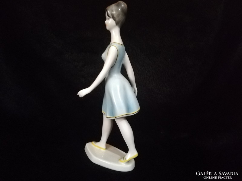 Ravenclaw mannequin in blue and yellow dress