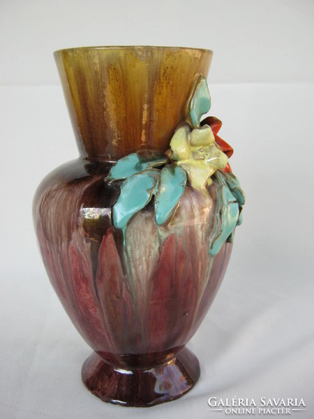 Komlós kerámia virágokkal díszített váza