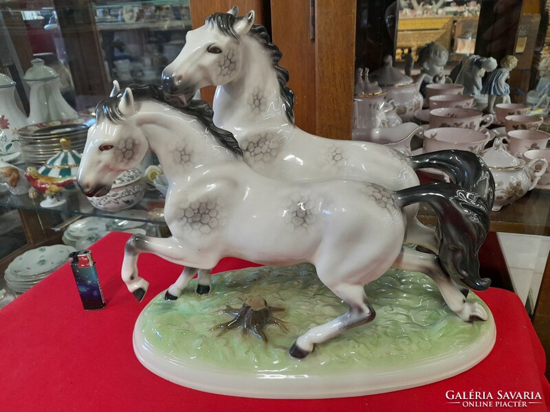 Austria gloriette ceramic large pair of horses, ceramic figure. 33 Cm.
