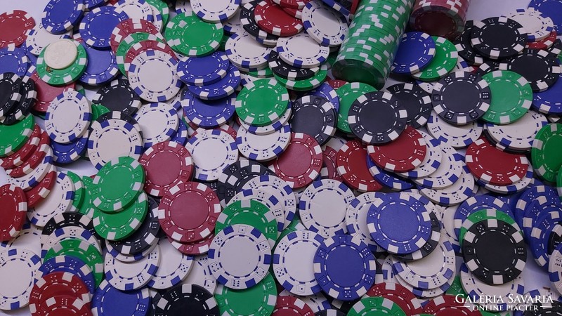 445 poker chips with metal inserts