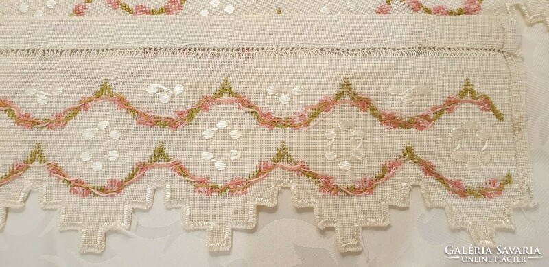 (10) Very old embroidered/tapestry tablecloth 113 cm x 14 cm