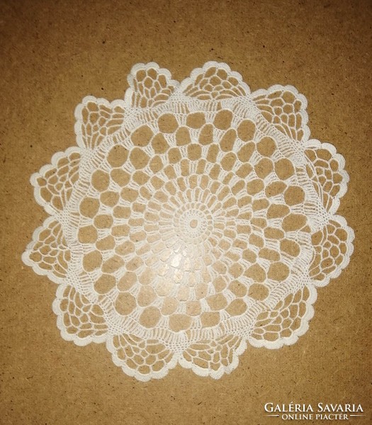 Handmade ecru lace tablecloth dia. 22 Cm (8)